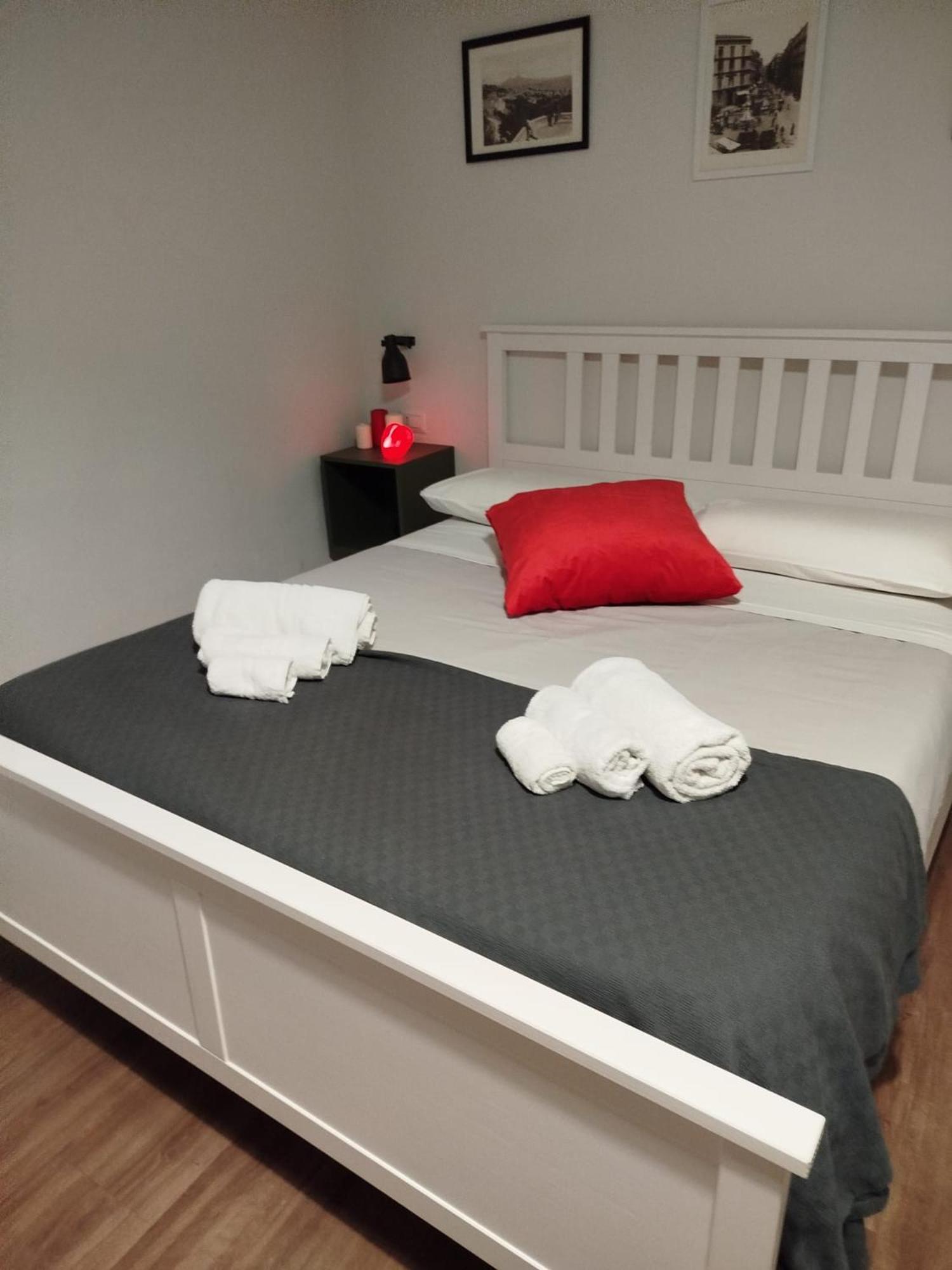 Tammurriata Nera Bedroom Naples Luaran gambar